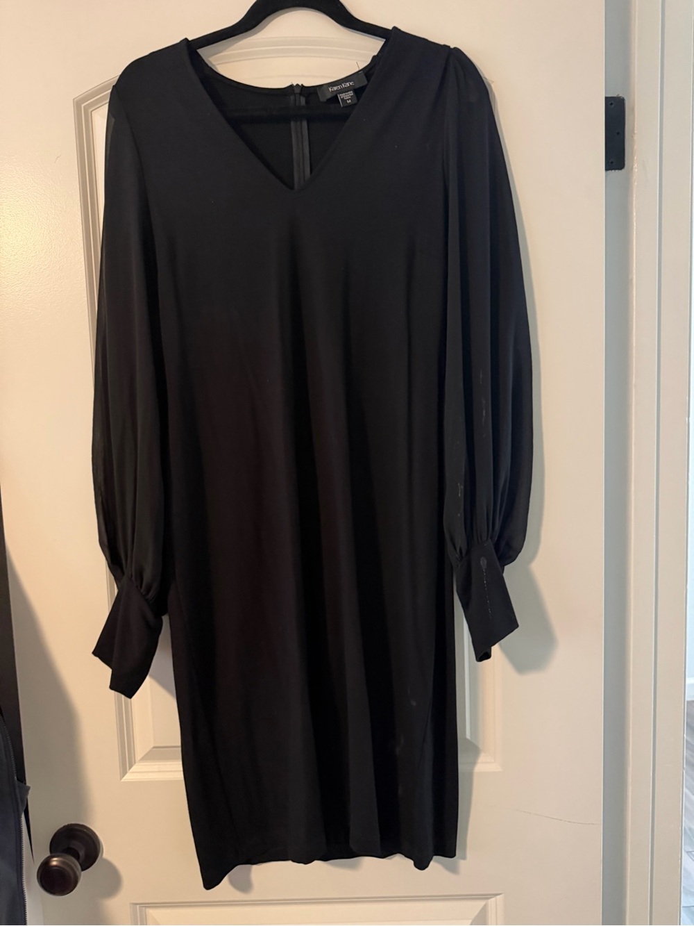 Karen Kane Black V-Neck Long Sleeve Shift Dress